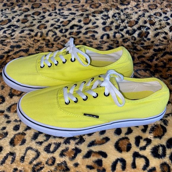 Fila Highlighter Yellow Classic Canvas Sneakers - Women's Size 9 - Picture 2 of 7